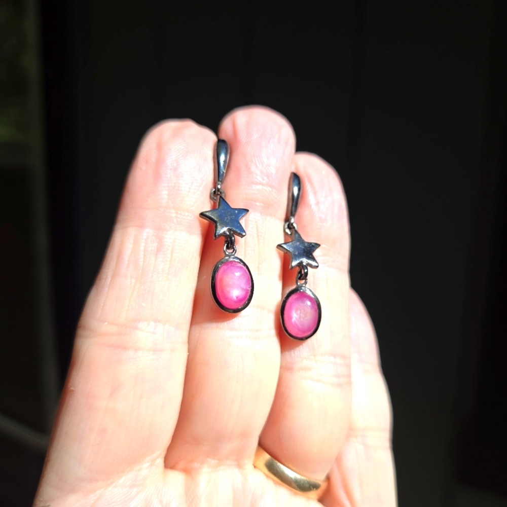 Star Ruby 2k each sterling & rhodium star earrings NEW